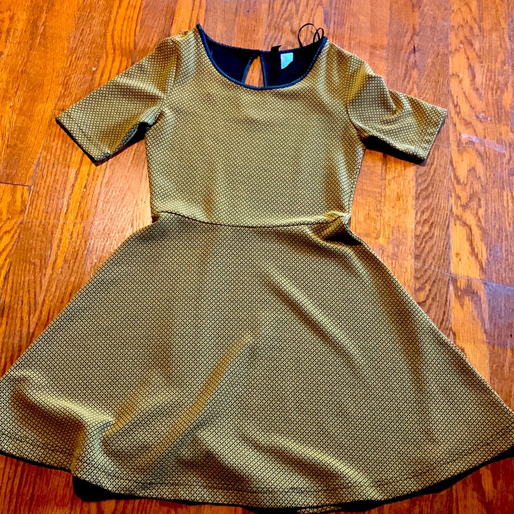 Yellow short sleeve dress